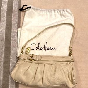 Adorable Cole Haan shoulder bag